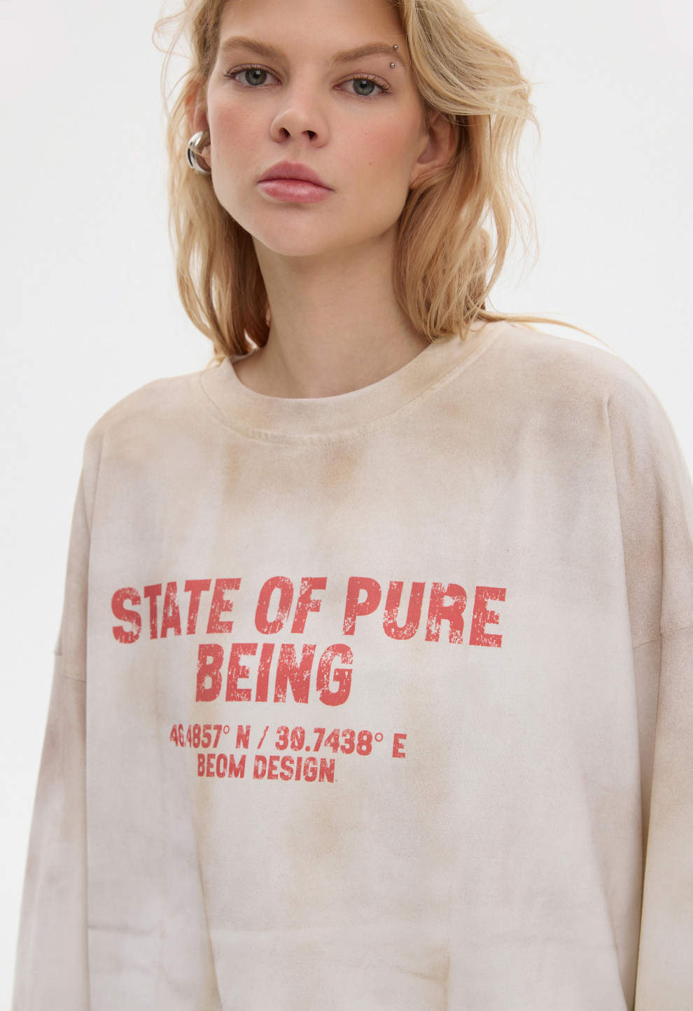Жіночий лонгслів BEOMDSGN oversize молочний варений STATE OF PURE