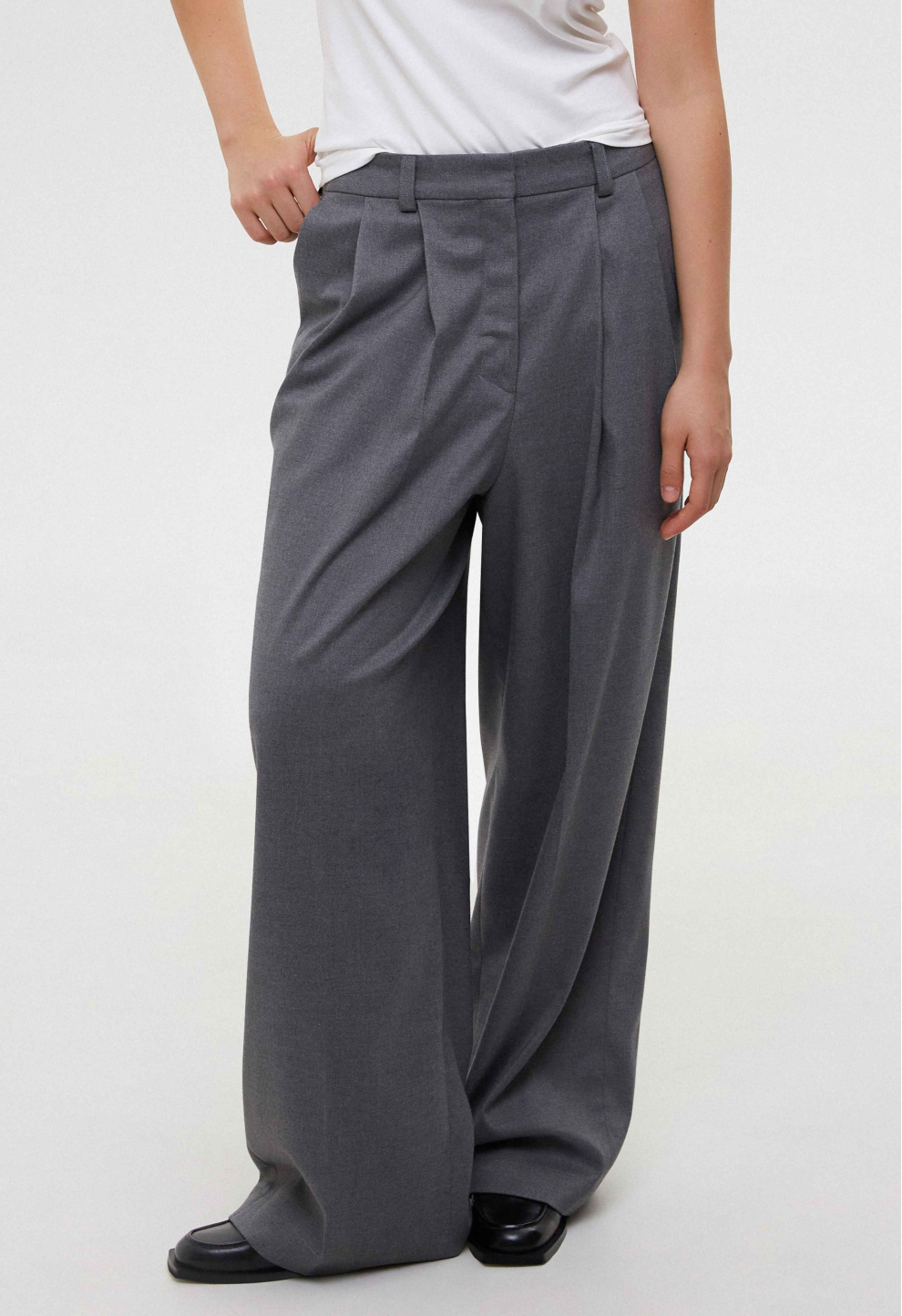 Wide gray pants with snaps