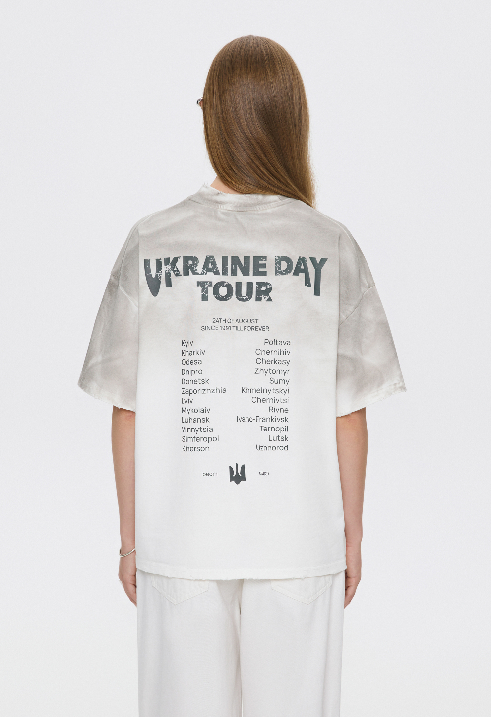 Жіноча футболка оверсайз Ukraine Day Tour у молочному кольорі