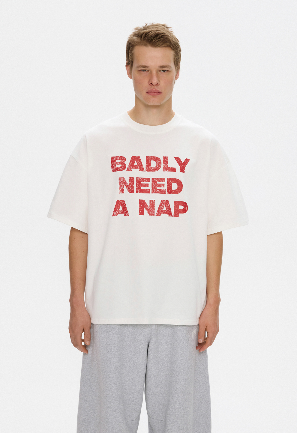 Чоловіча молочна футболка оверсайз NEED A NAP
